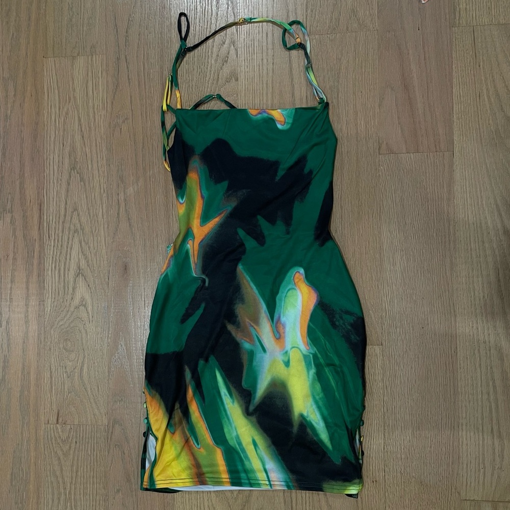 Green patterned dress - Picture 2 of 3